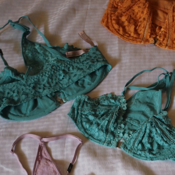 VS BODY BY VICTORIA, UNLINED PLUNGE W/FRONT CLASP - Picture 2 of 7